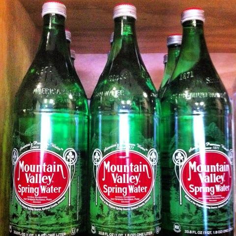 MNRWellness's tweet image. #mountainvalleyspringwater #drinkfromglass #glassbottles #springwater