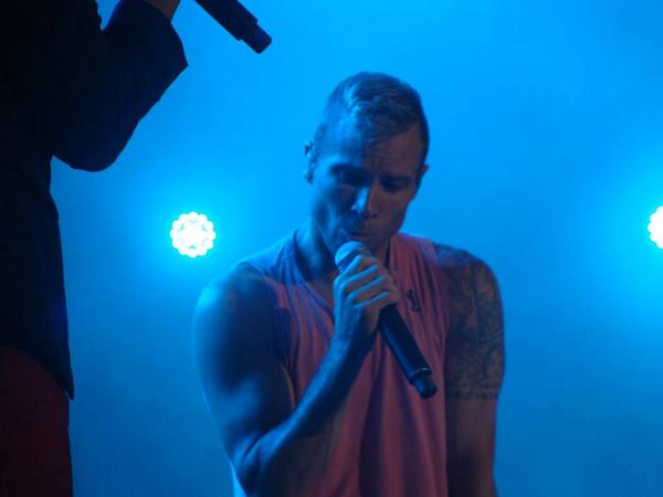 Roksgirl75's tweet photo. @bsbmyonlylove Brian girl .....(from the show I was at) photo credits : FredrikstadAvisa #BrianLittrell #iawltsummer http://t.co/eYDVa5QEBQ