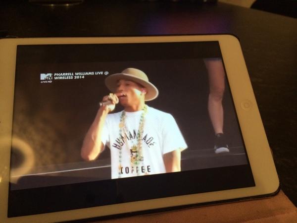 Crazy Saturday night with <a href="/EleanorGalpert/">Eleanor Galpert</a> reminiscing Pharrell at wireless!!! 💃❤️