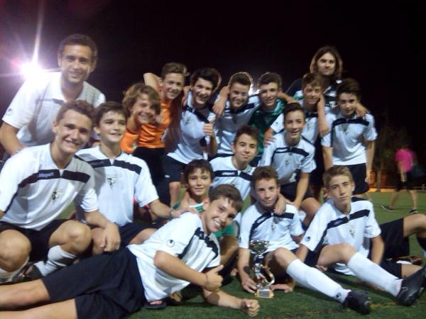FR__21's tweet photo. Espectacular #CadeteB #dsvfc en el #TorneoCatarroja empatando a 1 con Salgui y ganando 3-0 al @fbcdcatarroja #grandes http://t.co/2QkKJnezjm