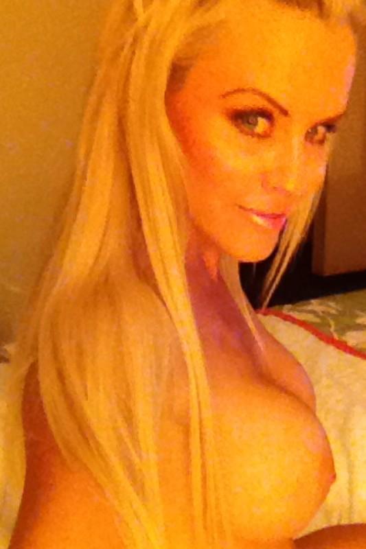 A_Man_Without's tweet photo. Jenny McCarthy - leaked pic #TheFappening #TheFamily http://t.co/lDDk40caS1