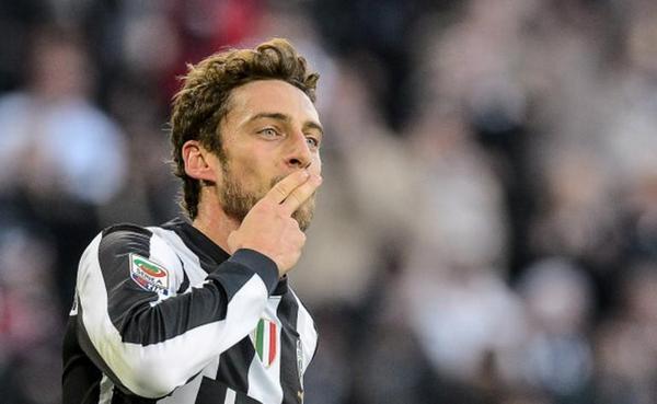 levoyelle's tweet photo. not only off the pitch but on it too. This guy a super sexed up version of Belinelli 😂😂 http://t.co/I8H5TbP9am
