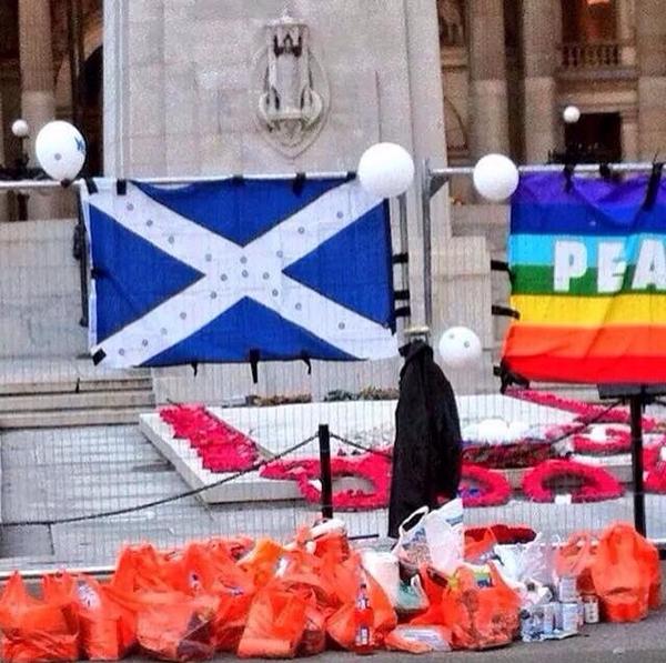 pablomoranio's tweet photo. @chunkymark  24 hours after those pigs ran riot,today 100 bags left for the homeless. That's the REAL Glasgow #YES http://t.co/hCmBP8qWCp