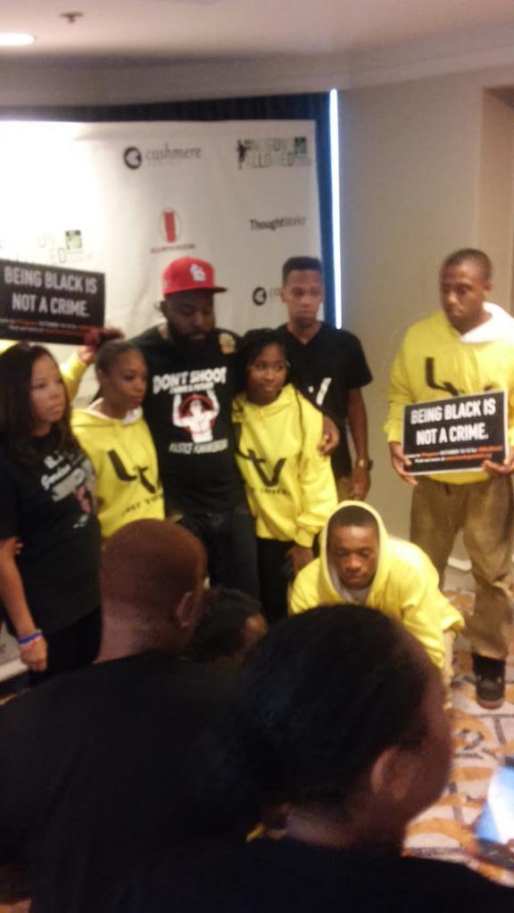 lostvoices14's tweet photo. #Mikebrownsfather #jordandavismonther #Lostvoices #movementISREAL #Writeinmikebrown. # http://t.co/E5lK3O17gY