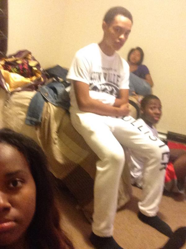 __lee119's tweet photo. #AfterDaParty #MovieTime #Janiece http://t.co/6AjEfZ7N9Y
