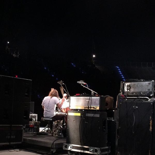 camiespice's tweet photo. Rare perspective #THSMATS @theholdsteady @theunifiedscene @bobbytransmission http://t.co/ZiqMVjaZUu http://t.co/mM1gXRem6V