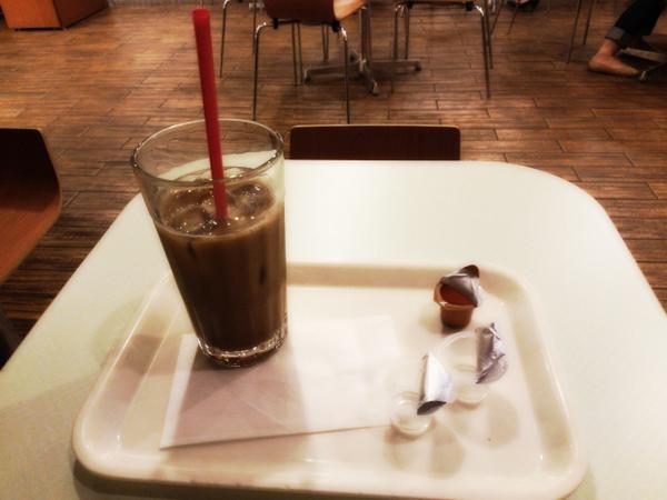 mitsuion's tweet photo. アイスコーヒーが170円
は安い(*｀･ω･)ゞね
天王寺アポロビルの喫茶店。 http://t.co/rMYmmxBcx9