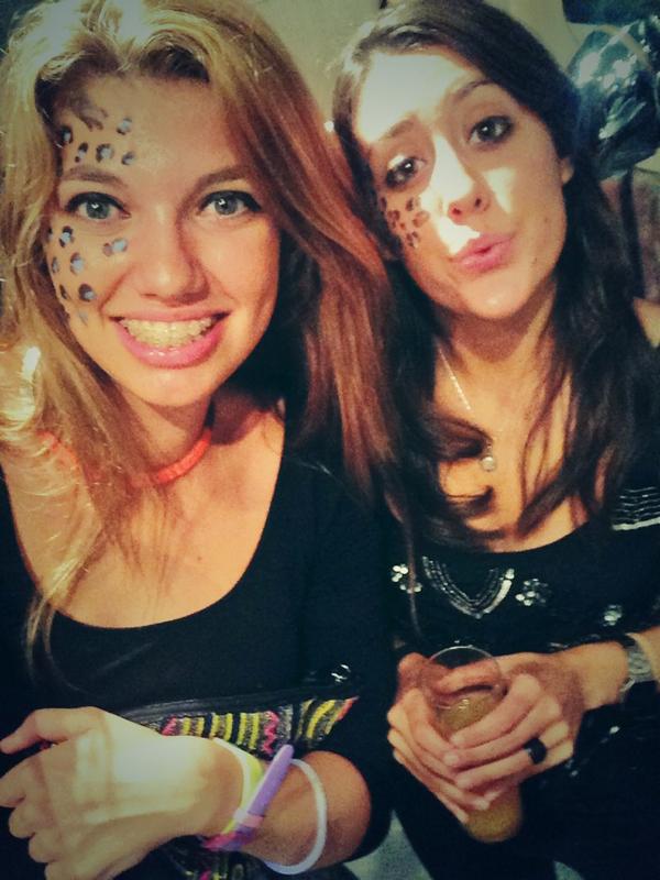 Aliiciia96's tweet photo. Noche de cumples 😊🎉🎈 @23Maria_P @RaquelittaSmile @Kendra_CP @Andrym13 @LidiaPineapple http://t.co/99LWTXelBX