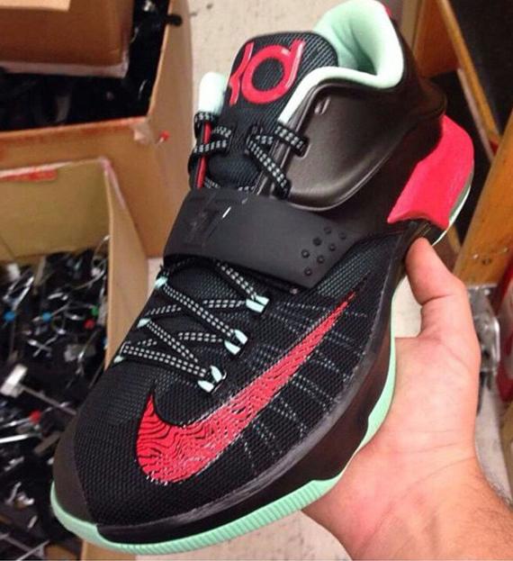 日本未発売✅美品✅Nike KD 7 NSW チャレンジレッド 26cm Nike KD 7 Hyper Punch (GS) - 669942-601 Raffles & Where to Buy
