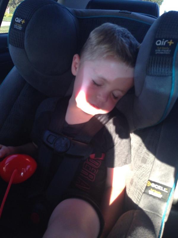 WiscoBoysMom's tweet image. Best laid plans.... Somebody was not up for socializing tonight #threegames #nonaps #hotterthantgejungle