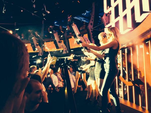 BoboTremelo's tweet photo. Sfeertje bobo show @ RI0 #party #fashionshow http://t.co/0EzXCKXvxi