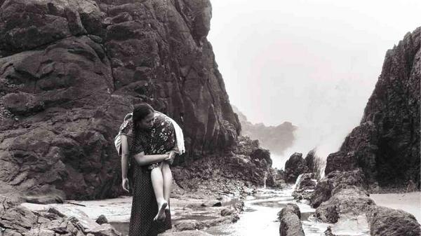 PinoyFilms's tweet image. Free screening of Lav Diaz's "Mula Sa Kung Ano Ang Noon" TODAY, 2pm, SM MOA Centerstage facebook.com/mulasakunganoa…