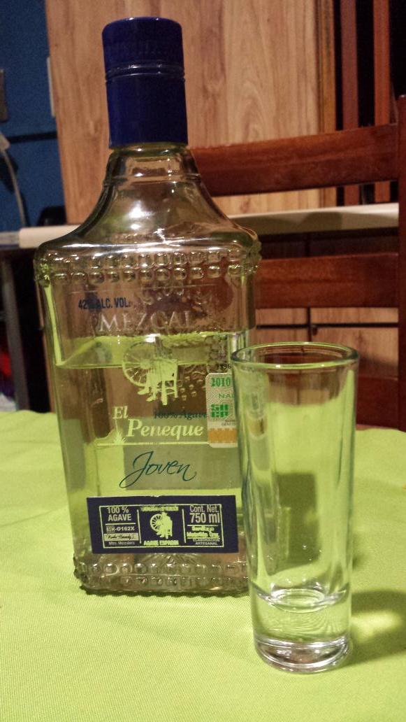 pomopromos's tweet photo. Excelente mezcal oaxaqueño "El Peneque" Muy pronto en el D.F.! http://t.co/I5RyzsfIvO