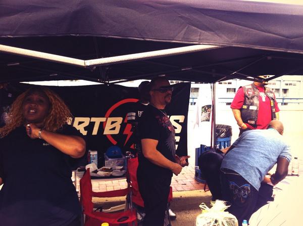 bshayjones's tweet image. @FINALLEVEL showed love down @ #ClutchControl #Philly #Goodtimes #Salute💯