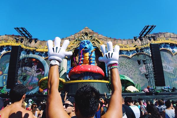 SiriusXMDance's tweet photo. Hands Up! @BeyondWland #BeyondSXM @insomniacevents http://t.co/deyE1tdcS3