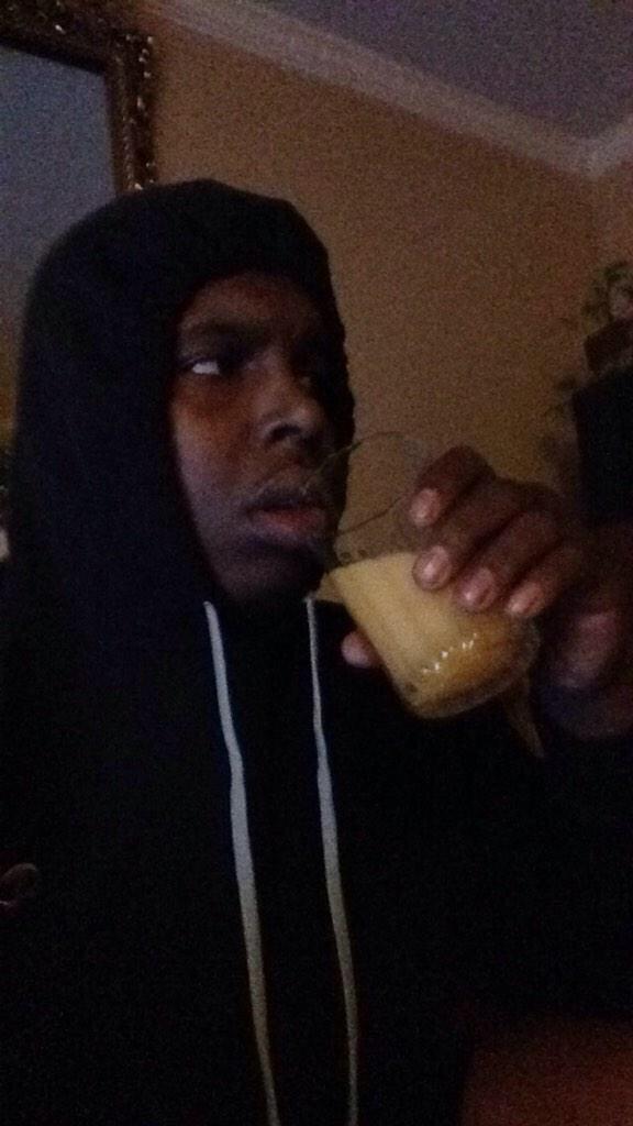 WhitevsBIackTwt's tweet photo. *hits blunt* 

"Is the S or the C silent in scent?" http://t.co/1kdpa3fKmJ
