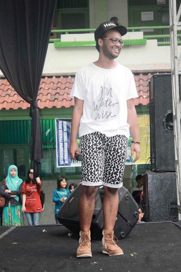 elevatorSebelas's tweet photo. Foto: @kamga_mo #ElevatorFestival http://t.co/4uQ6WpKTBd