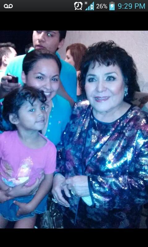 avelinamolina_'s tweet photo. Mi hija muy emocionada porque conocio a #Chatita @CarmenSalinasLo #Sep2013 http://t.co/pQXPIpJu1S