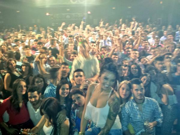 maria_hb18's tweet photo. Esto me pasa por estar siempre haciendo la pava 😅 increíble la buena gente de @EVENTOSDOLCE !!! 💕 @TejeroPedro http://t.co/00EuuVsj2b
