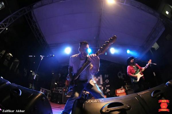 Kereeeen! <a href="/InfoPensi/">INFO PENSI</a>: Pict by : <a href="/izulvicky/">zulfikar akbar</a> | kak jono nyep <a href="/GBluesShelter/">GBluesShelter</a> live at <a href="/TMCup2014/">Tirta Marta Cup 2014</a>