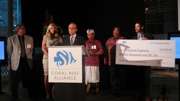 Nelayan Buleleng mdpt pghrgan 20rbUSD dr Coral Reef Alliance  kr inisiatifnya mlstarikan trumbukarang&amp;suaka perikanan