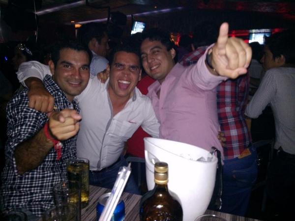mimendiaz's tweet photo. Con el cumpleañero @miguebasteri #rogesintwitter http://t.co/qOtTz59J8P