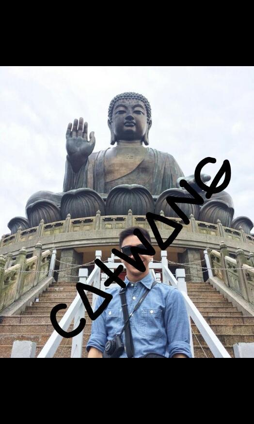 jakojako2121's tweet photo. Highlight of that day: smiling at the foot of Tian Tan Buddha in Ngong Ping Village. #HKDay2 http://t.co/x6pqVGS8nB