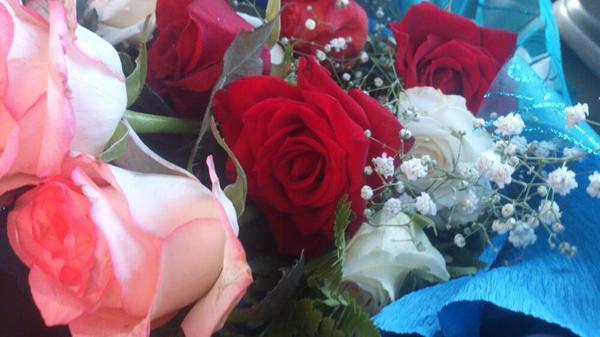 Raniaabdullahas's tweet photo. ﺁﺣﺐ ﺍﻵﺷﺨﺎﺹ . ♡.
 ﺍﻟﺬﻳﻦ ﻻﺗﻐﻴﺮﻫﻢ ﺍﻟﺤﻴﺎﮦ !
 ﻳﺒﻘﻮﻥ ﻛﻤﺎ ﻋﺮﻓﻨﺎﻫﻢ ﺁﻭﻝ
 ﻣﺮﮦ : ) ". http://t.co/bYX26DZaip