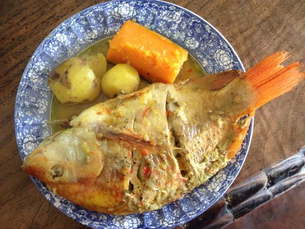 KirstyLewin's tweet photo. From this in Rogitama (no menu and cook wearing wellies) #Colombia http://t.co/x9BFa2Iby4
