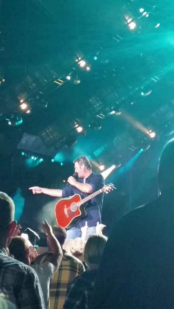 tammym777's tweet photo. @blakeshelton @Chickenwench ahhhhh blissful amazing night #tentimescrazier http://t.co/cm5D8AGUrP