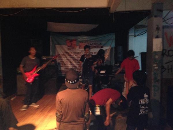 wntrdanceparty's tweet photo. Terimakasih panggung kemarin http://t.co/63bZtemnrn