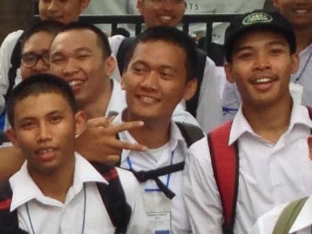 <a href="/Arsitektur14UG/">ArsitekturUG'14</a> bro yg kemaren joged wirwir itu siapa namanya, anak arsi itu, nyelip fotonya nih ada di kita wkwk