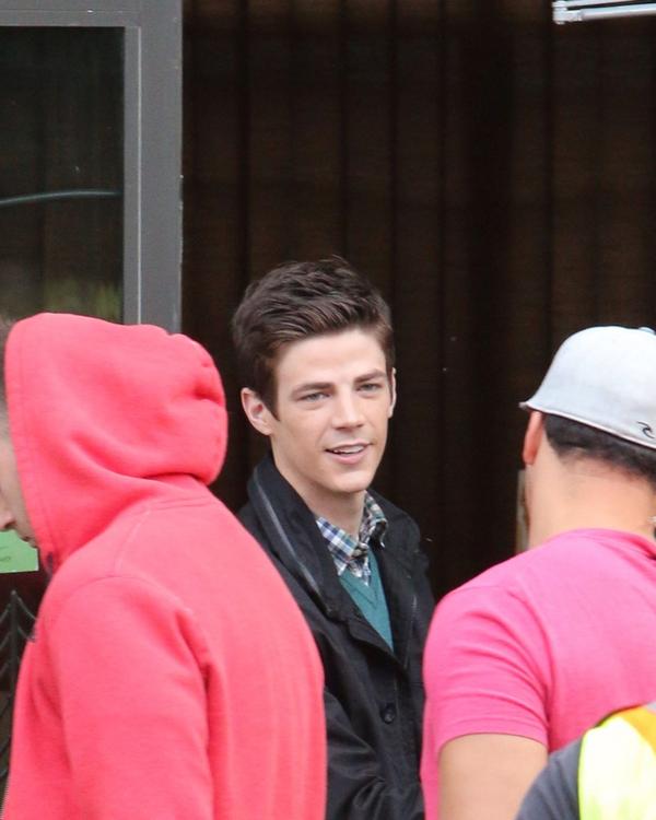 CWTheFlashINDO's tweet photo. Grant Gustin on The Flash set http://t.co/Owy4HH3Z76