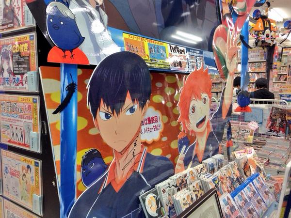 ট ইট র アニメ ハイキュー 京まふから大阪 へ移動して ディスプレイコンテストで見事入賞されたアニメイト天王寺店さんを 村瀬さん 石川さんとハイキュー チームで訪問してきました ディスプレイにサインも入れてきましたので お近くにお越しの際は