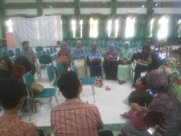 Peserta sedang melakukan refleksi setelah fieldtrip :) #NHCRegional4 @HPEQStudent