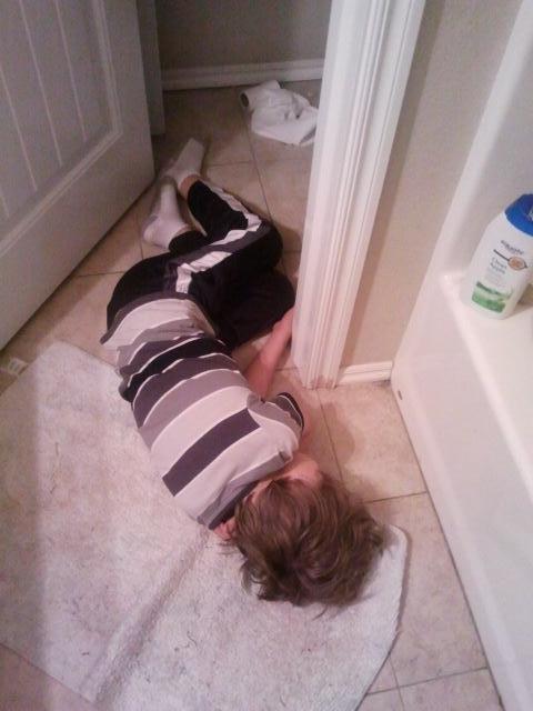 mellowrobison's tweet image. YOUR brother sleep-walks
MY brother sleep-plays in the toilet till he passes out on the bathroom floor