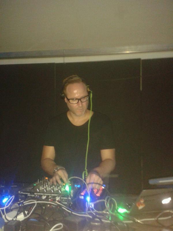 escribano21's tweet photo. Viendo en directo a Ismael rivas en Talavera de la Reina increiblee!! http://t.co/H8yZUbbgHd