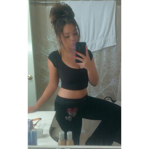 nikkiGxoxo_'s tweet photo. Im kinda liking this stayin in thing π #mynite http://t.co/tE8xX7sfCV