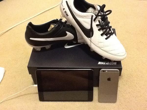 TylerOhata's tweet photo. Successful day! #tiempolegends #NikeID #4RW #iPadmini3 #iPhone6 http://t.co/78FfGVHhq5