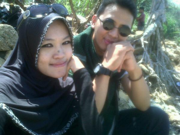 SeptianiDeva's tweet photo. @ pantai_sawarna with my husband. :* @dahlanlano1 ♥ http://t.co/gMyQOj80RJ