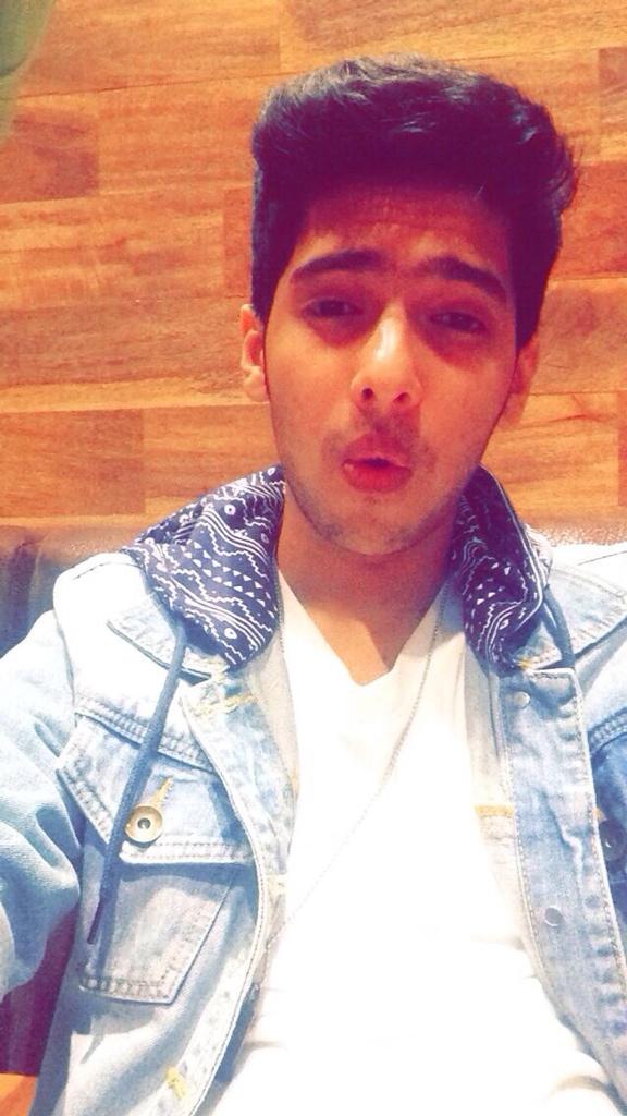 ArmaanMalik22's tweet image. And I tried whistling while my friend Took this pic of me. #fail #throwbackyesterday