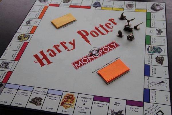 GEEKINGGINGER's tweet image. OMG!!!!! Need this!!!!!!! But the figures would be the horcuxes :)