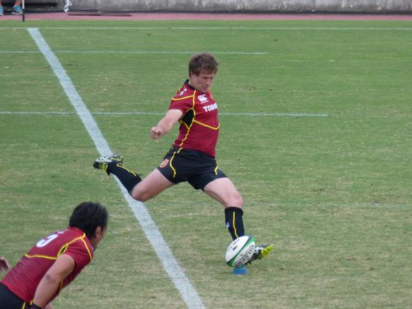 .<a href="/fsteyn12/">Francois Steyn</a> bang a 50m PG in Japan as <a href="/SPMarais/">SP Marais</a> did twice at Loftus! #Sharkwithgoldenboots <a href="/Mud_n_Guts/">Morne</a> @KZNRugbyNews