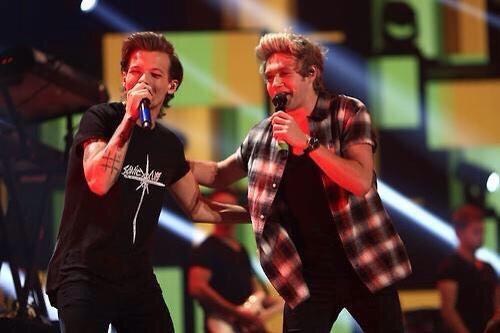 1DDailyReport's tweet image. Les boys au IHeartRadio Music Festival cette nuit #32 -L