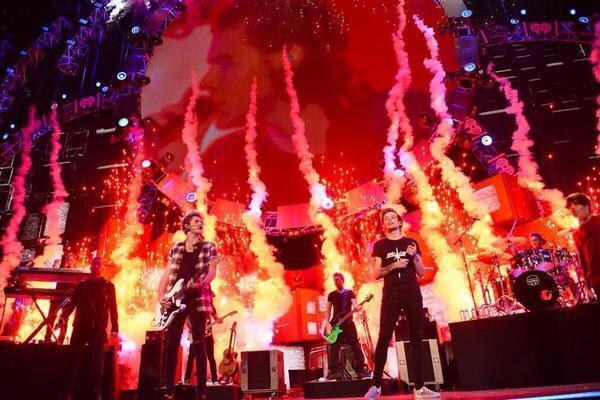 1DDailyReport's tweet image. Les boys au IHeartRadio Music Festival cette nuit #33 -L