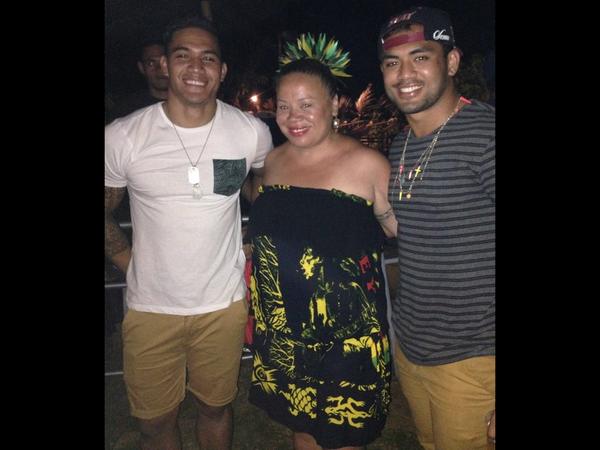 KiwiDiva's tweet photo. So many #MrLavalava contestants-so little time! #Petia and #Fesui. #Samoa #Samoa2014 #TamaSamoa http://t.co/LNfcSdZJO0