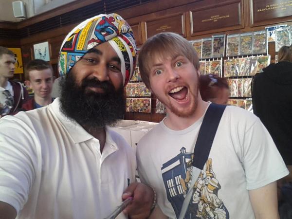 PlymouthChaz's tweet photo. Look who i bumped into @TheDailyCrumb #devcon14 http://t.co/eQSCNL5fXw