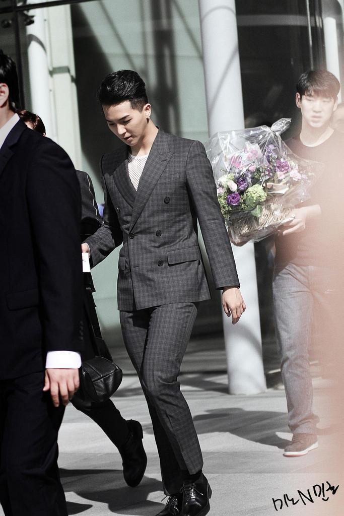 ByCrmiDIMAEM0px.jpg:large