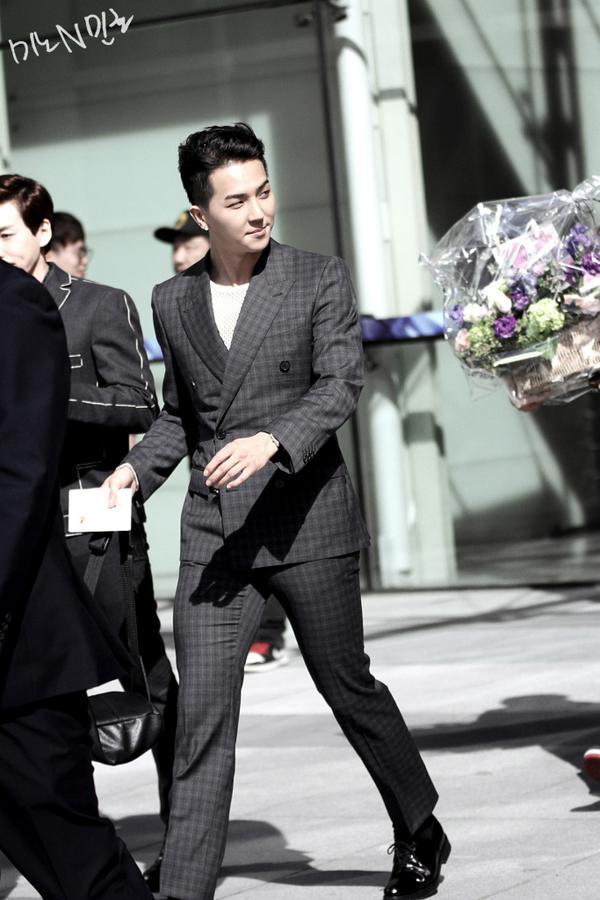 ByCrolRIcAAB22l.jpg:large