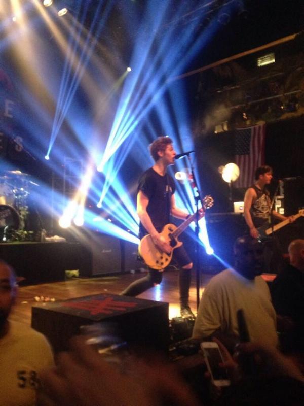 overdose5sos's tweet photo. http://t.co/pMFToriLvy